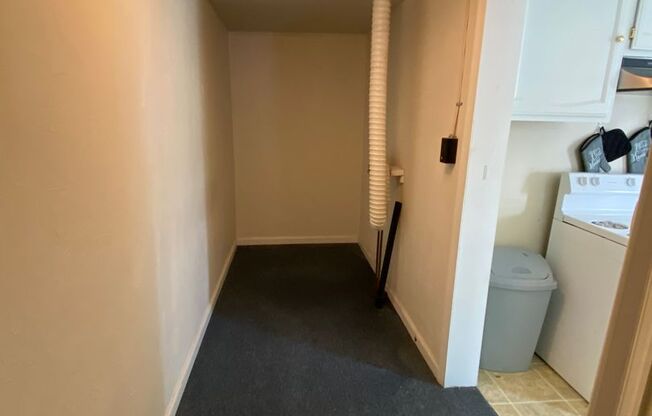 1 bed, 1 bath, $1,000, Unit 4