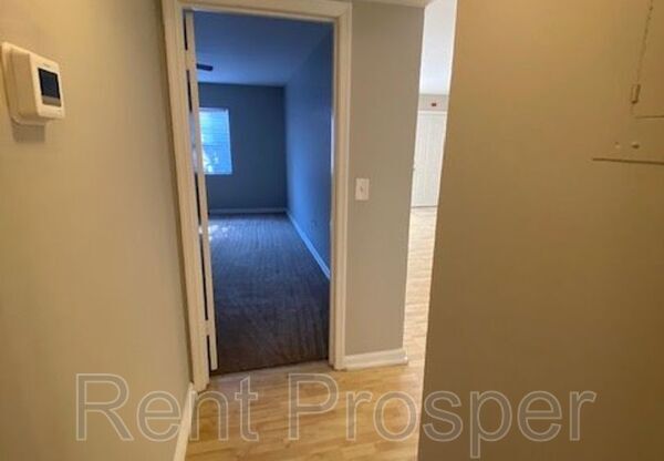 1 bed, 1 bath, 759 sqft, $1,075