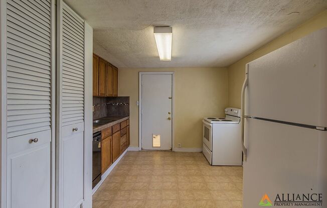 3 beds, 1 bath, $1,250