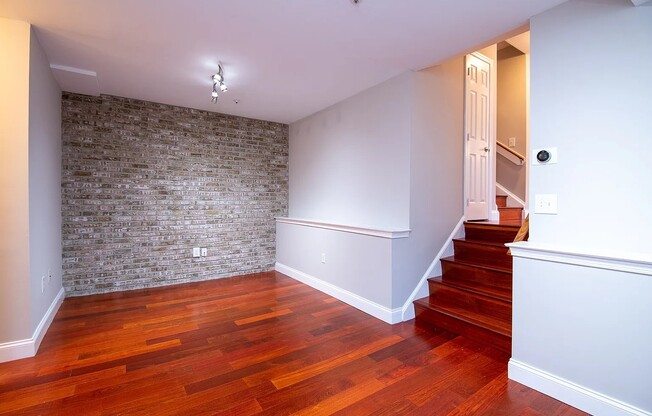 1708 9 ST NW
