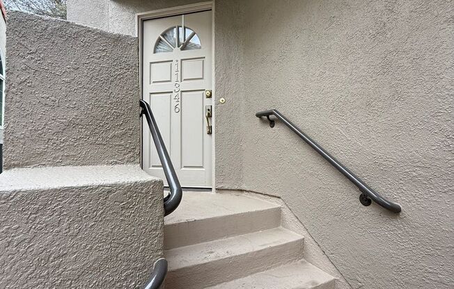 3 bed, 2 1/2 bath Townhome located in Chatsworth