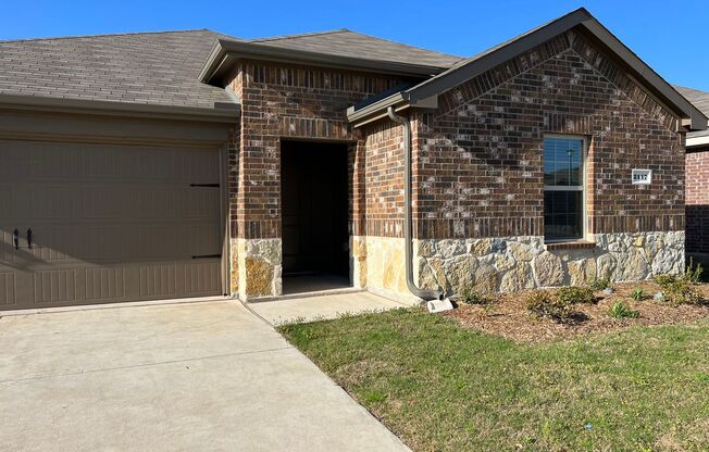 Beautiful 4 Bedrooms House for rent in Royse City!