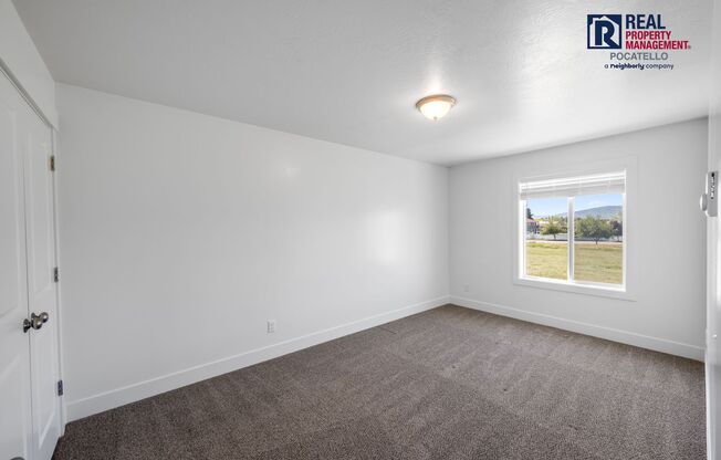 3 beds, 1 bath, 1,000 sqft, $1,000, Unit #209