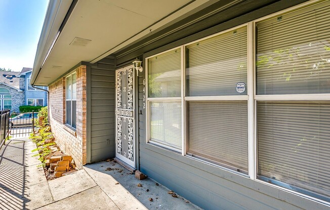 Cute 3 Bedroom 2 Bath 2 Car Garage One Side of Duplex for Rent in Southeast Arlington- 76001