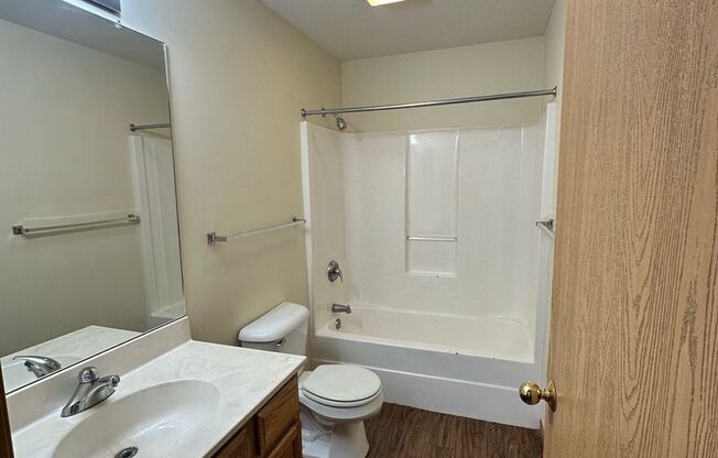 3 beds, 2 baths, $1,025, Unit 258 N Hyland