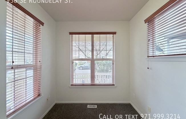 958 SE ROUNDELAY ST