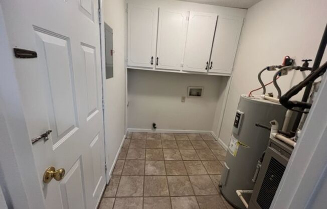 2 bed 1 bath duplex in Bogart!