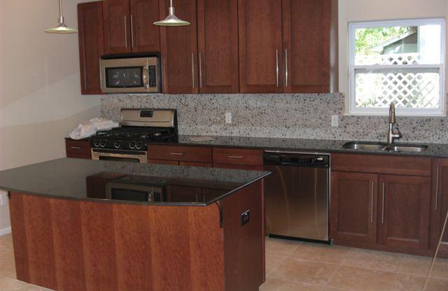 UT PRE-LEASE: 2009 Remodeled 6 Bed / 3 Bath, Wood & Stained Concrete Floors, Custom High End Kitchen and Bathrooms, Just North of UT