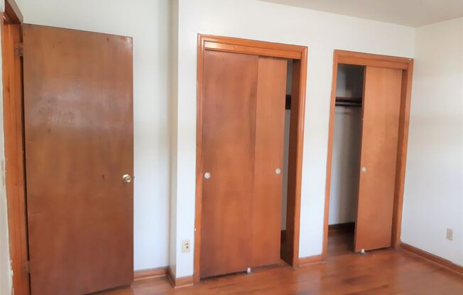 2 beds, 1 bath, 903 sqft, $1,210, Unit E-3