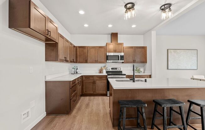 Luxury Living Off Appleway Trial Brand New-2 bed 2.5 bath townhomes-Available now