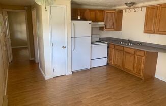 2 beds, 1 bath, $625, Unit 434 East Drive Unit 2