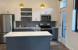 1 bed, 1 bath, 648 sqft, $1,325, Unit 105