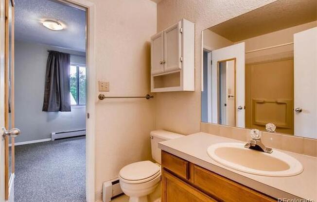 2 beds, 1 bath, $1,895