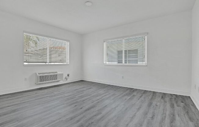 2 beds, 1 bath, 800 sqft, $2,000, Unit 14