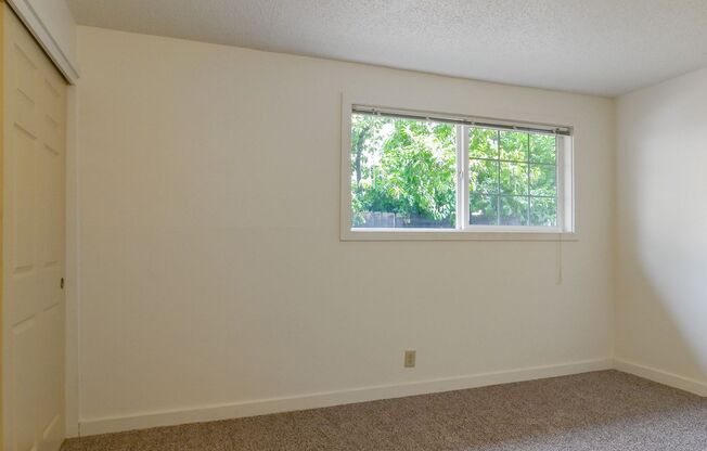 2 beds, 1 bath, $1,600, Unit 5