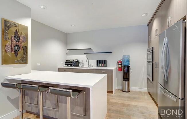 2 beds, 1 bath, $5,795, Unit 901