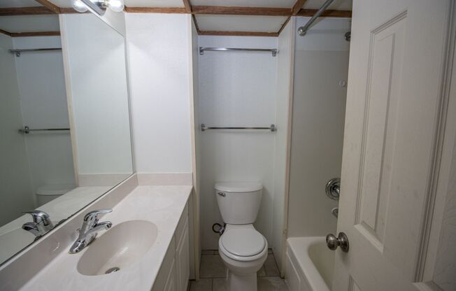 2 beds, 1 bath, 784 sqft, $1,100, Unit 1804 1W