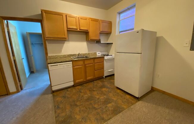 3 beds, 1.5 baths, $2,120, Unit 331#2