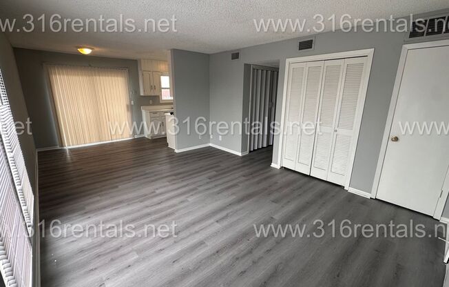 $775 - 2 bed 1 bath - Second floor Apartment in the Northwest Big River Neighborhood