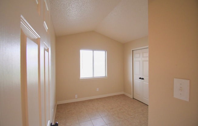 3 beds, 2 baths, $1,250