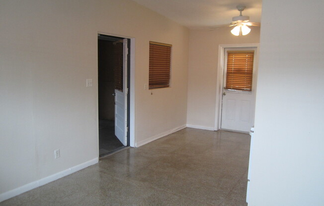 2 Bedroom 1 Bath Duplex available for Rent now in Winter Park!