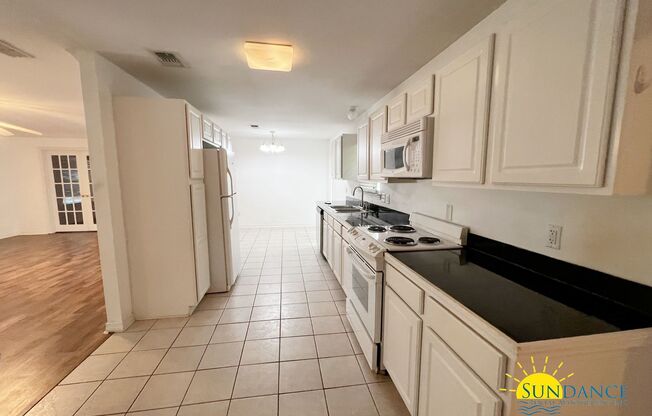 Beautiful 3 Bedroom Home in Crestview with Move-In Special: 1/2 OFF 1st Full Months Rent!