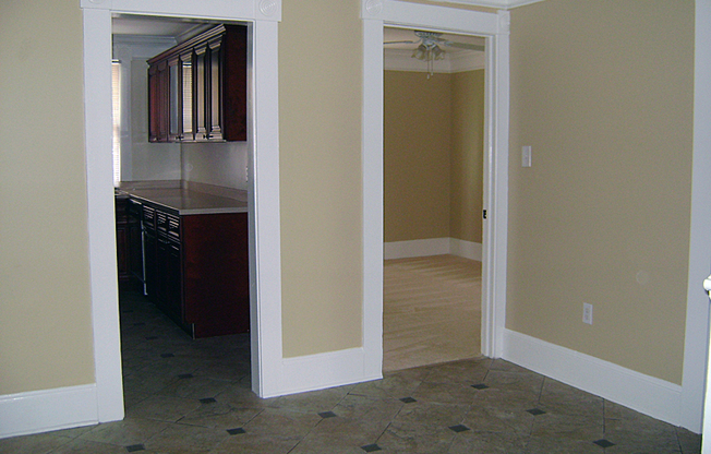 DOWNTOWN/SCAD RENOVATED APARTMENT