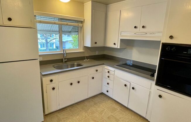 Must see to appreciate 1 Bedroom 1 Bath upstairs Apartment in West San Jose