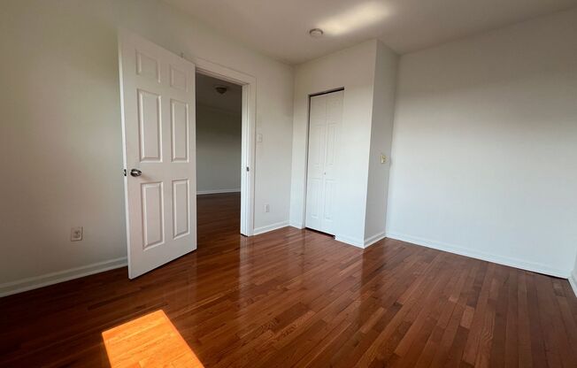 2 beds, 1 bath, 800 sqft, $1,839, Unit 5717 Hobart St. #36