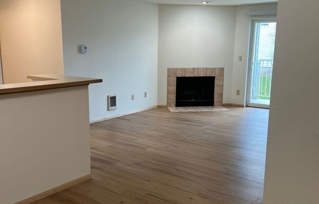 Beautifully Maintained condo Renton!