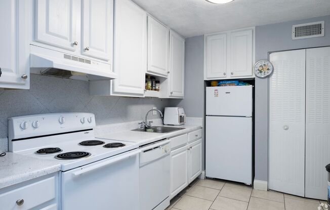 1 bed, 1 bath, 871 sqft, $1,325, Unit N6911A (1X1D)