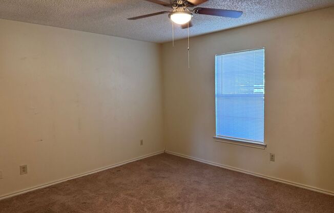 805 SE 4th St #106, Grand Prairie, TX 75051