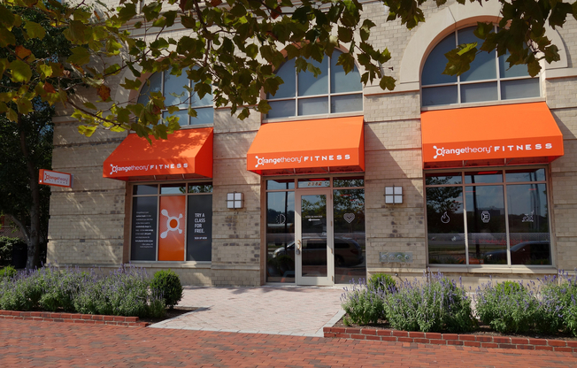 Just steps from the Eisenhower Ave Metro, and in retail space at Meridian at Eisenhower Station, the Orangetheory Fitness studio offers high-energy workouts for residents and the Carlyle community.