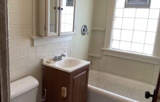 2 beds, 1 bath, $895, Unit 3732 (Upper)