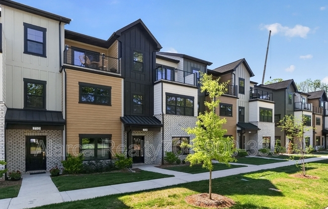 714 FALLING OAK ALY