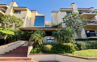 Beautiful Condo in a Quiet Serene HOA in Playa Del Rey!