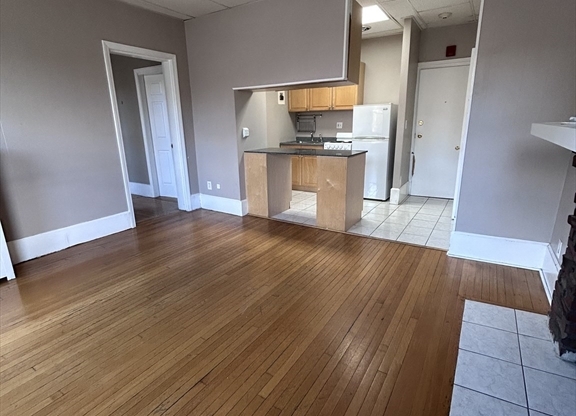 1 bed, 1 bath, 550 sqft, $2,600, Unit 21