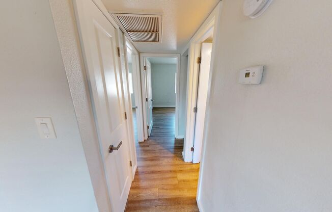 2 beds, 1 bath, 900 sqft, $1,390, Unit 25
