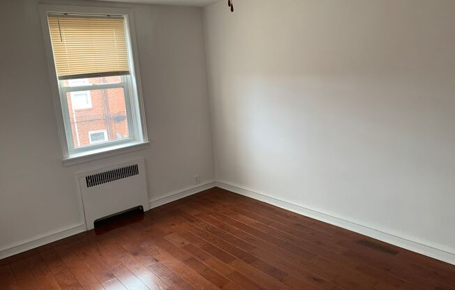 3 beds, 1 bath, $1,600