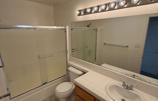 3 beds, 2.5 baths, $2,800