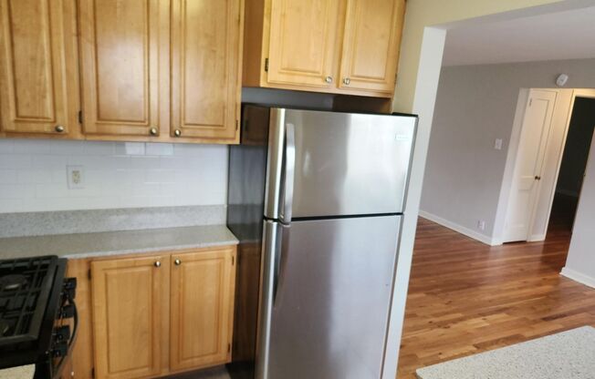 2 beds, 1 bath, 897 sqft, $2,335, Unit A-17