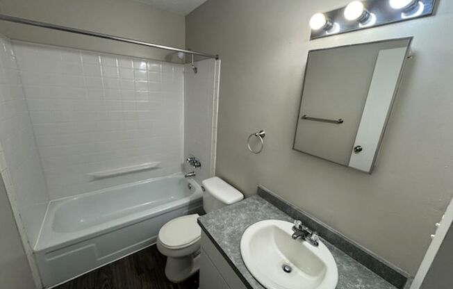 1 bed, 1 bath, 727 sqft, $875