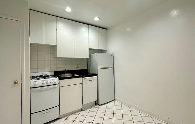 1 bed, 1 bath, $3,000, Unit 1A