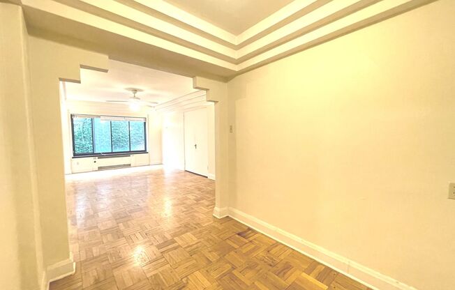 1 bed, 1 bath, $1,075, Unit 204