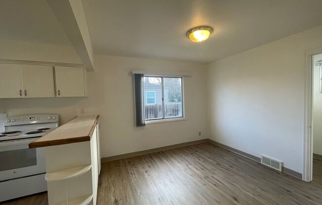 2 beds, 1 bath, $1,300