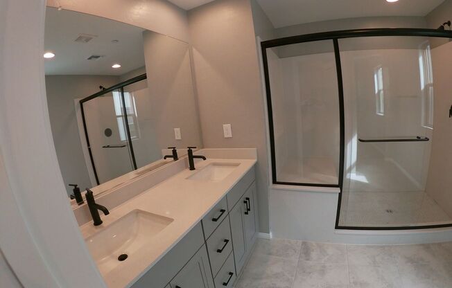 3 beds, 2.5 baths, $2,400