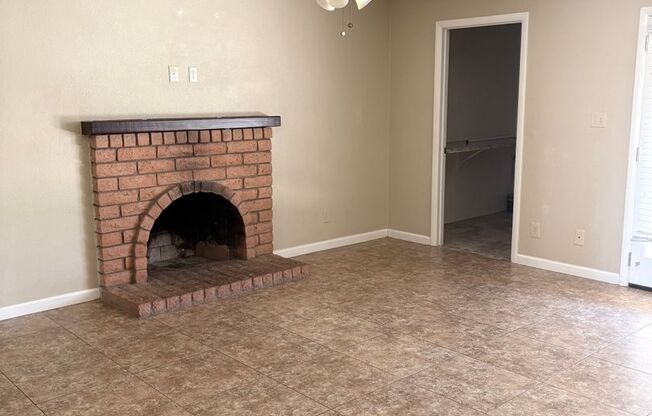 **Excellent 3br/2ba/2garage HOUSE (ELLIOT & DOBSON)