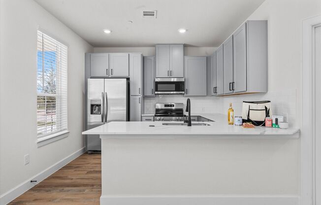 1 bed, 1 bath, 644 sqft, $1,275, Unit 2101