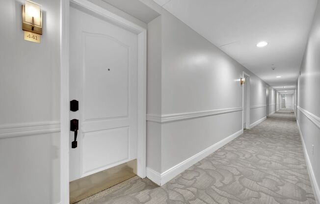1 bed, 1 bath, 735 sqft, $1,650, Unit 441