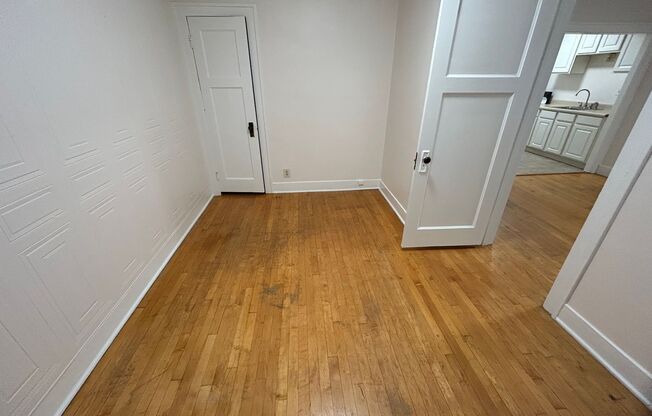 1 bed, 1 bath, $995, Unit 33